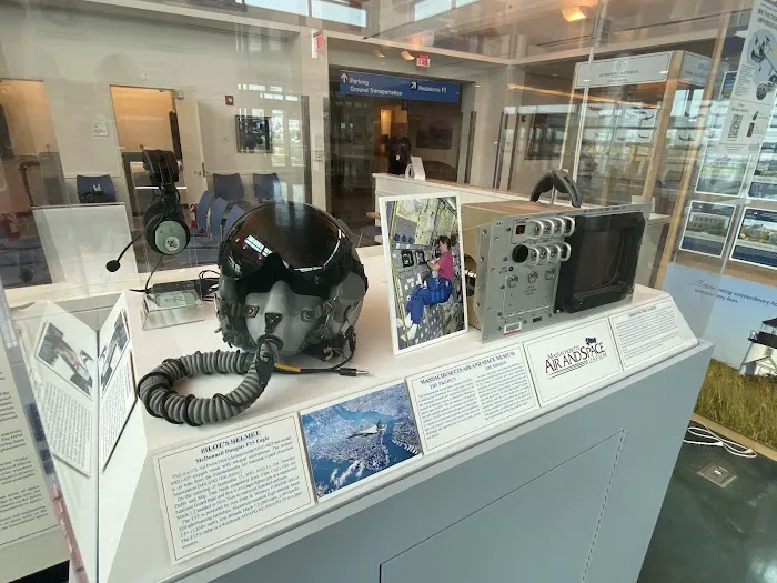 Hertz Car Rental - Hyannis - Cape Cod Gateway Airport (HYA) Picture 4