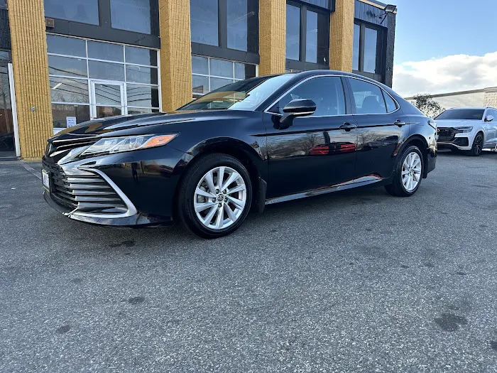 EZEE RENTAL AND LEASING Picture 5