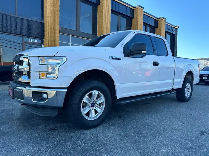 EZEE RENTAL AND LEASING Picture 7