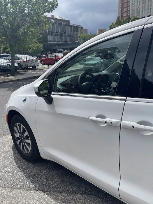 Avis Car Rental Picture 1