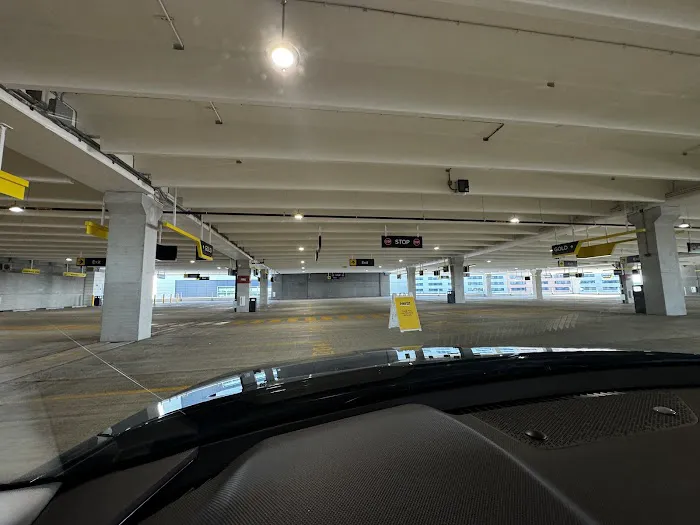 Hertz Car Rental - Windsor Locks - Bradley International Airport (BDL) Picture 8