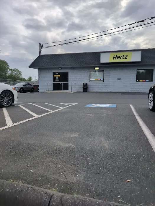 Hertz Car Rental - Hartford - New Britian Avenue Picture 3