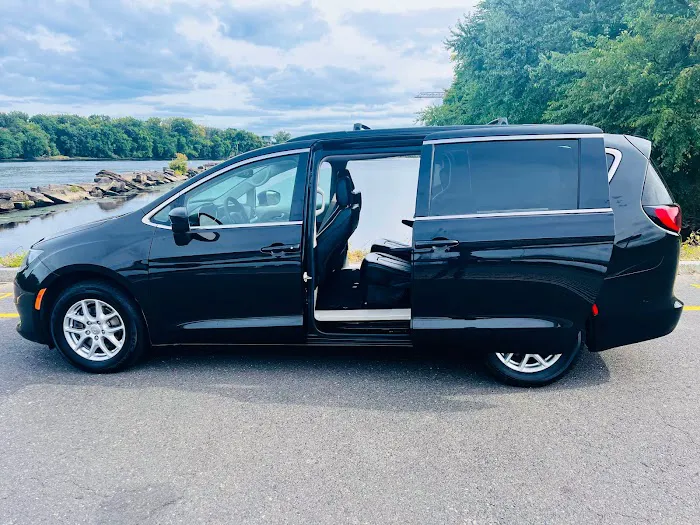 Hartford VIP Car Rental Picture 6