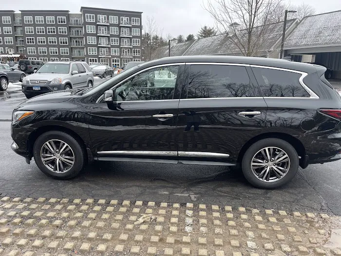Hartford VIP Car Rental Picture 9
