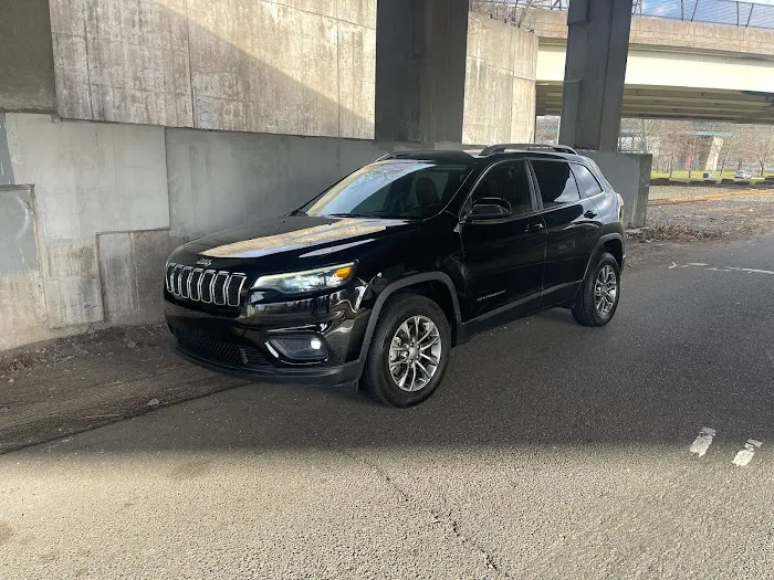 Hartford VIP Car Rental Picture 8