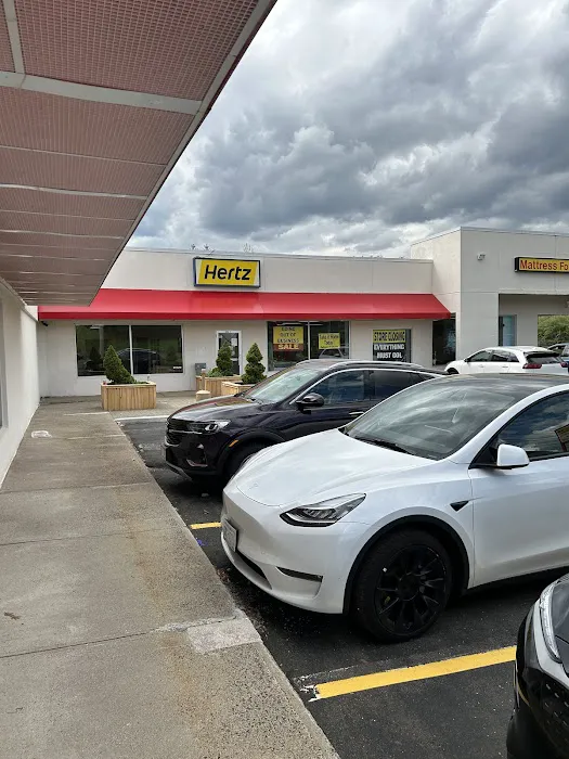 Hertz Car Rental - Wallingford - South Broad Street Picture 3