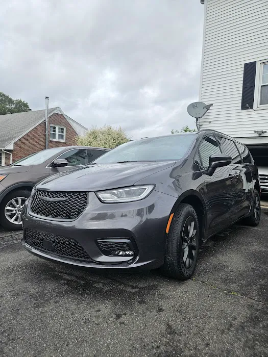 Luxe Car Rental Picture 2