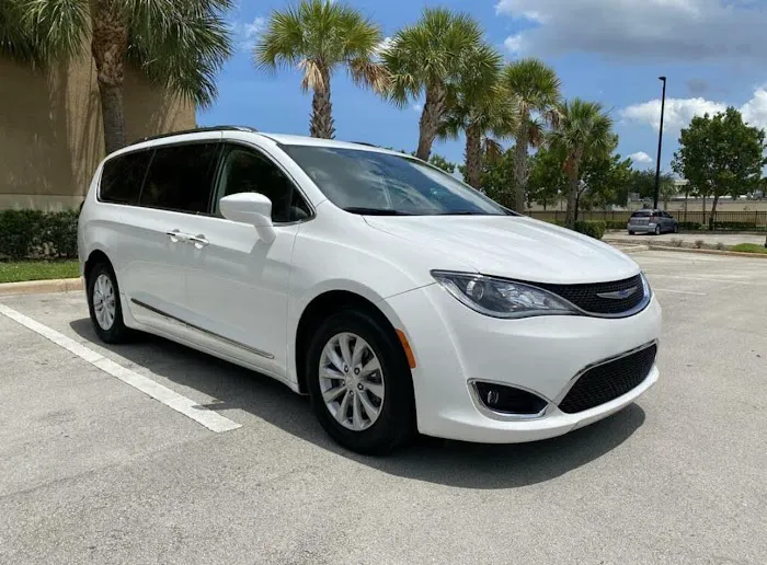 Flo Car Rental Picture 1
