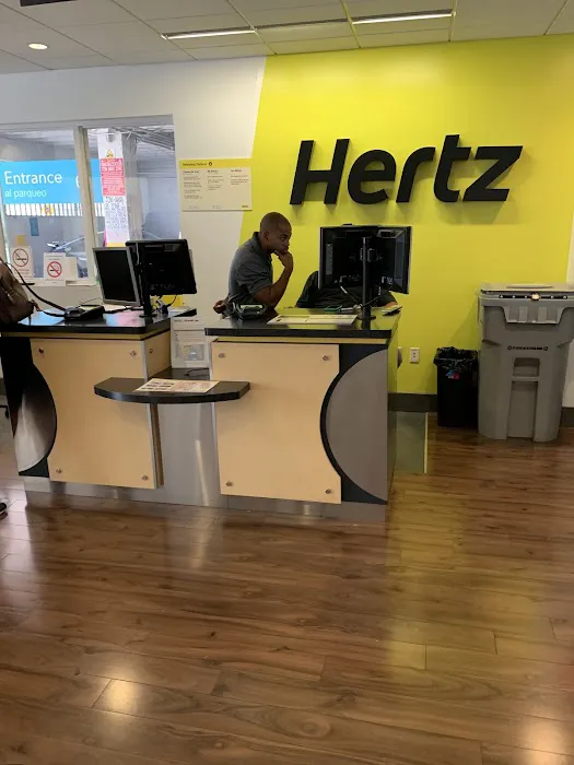 Hertz Car Rental - Miami Downtown - Southeast 2nd Street Picture 2