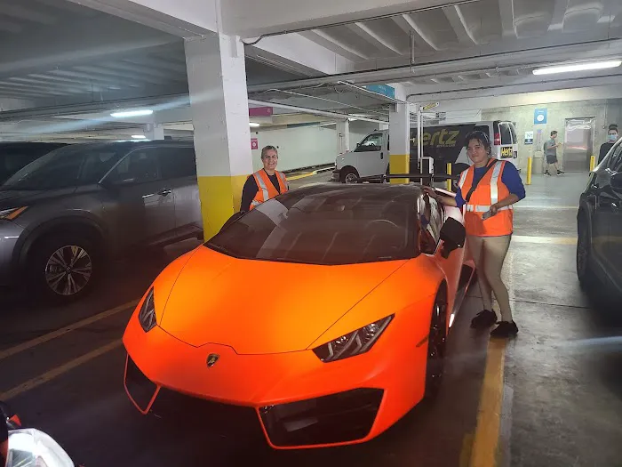 Hertz Car Rental - Miami Downtown - Southeast 2nd Street Picture 5