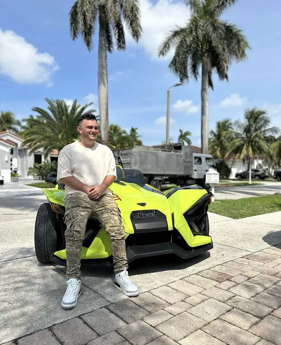 Slingshot Rental Miami Picture 3