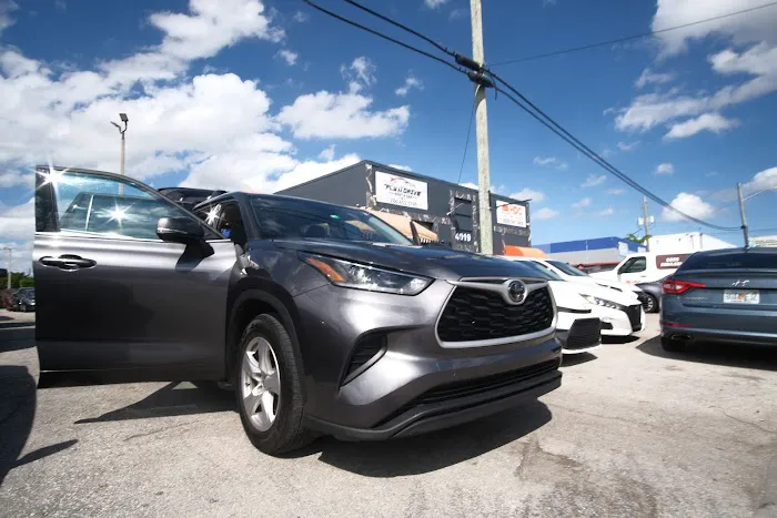 Fly N Drive Rent A Car Picture 2