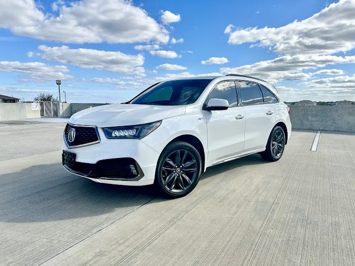 Movez Car Rental Picture 1