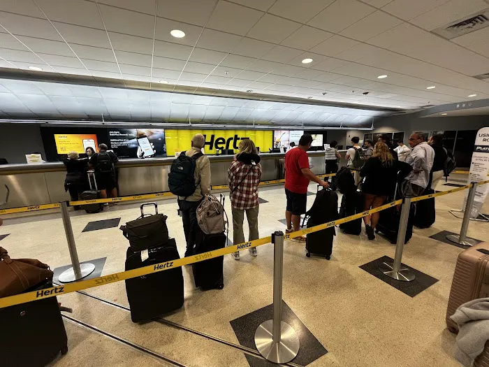 Hertz Car Rental Picture 1