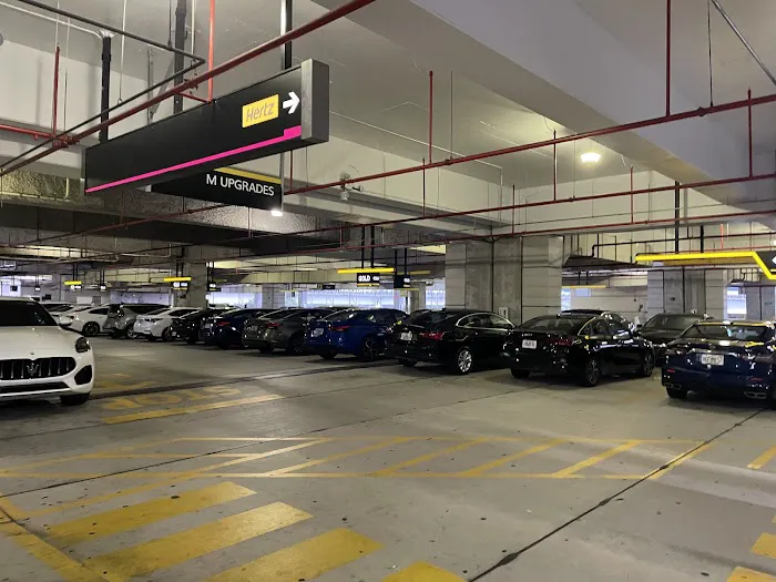 Hertz Car Rental Picture 3
