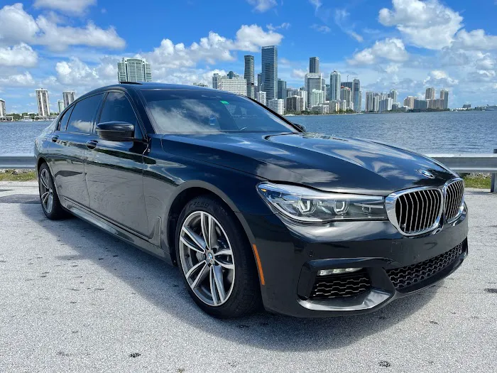 Goldenluxurycarrentalcorp Picture 1