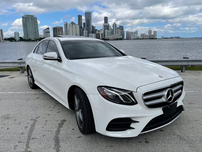 Goldenluxurycarrentalcorp Picture 2