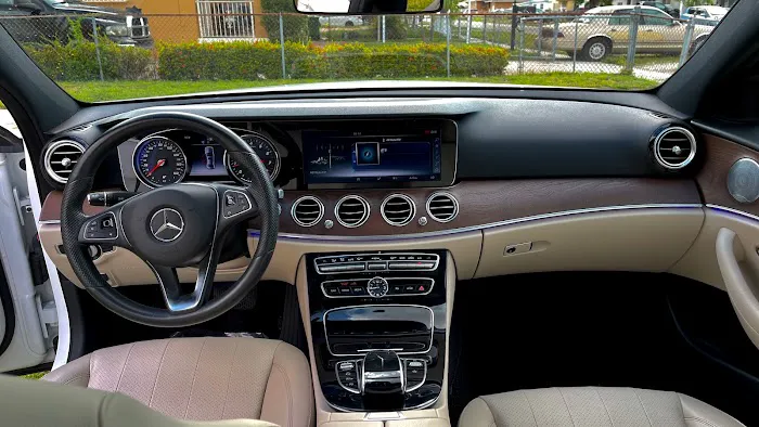 Goldenluxurycarrentalcorp Picture 9