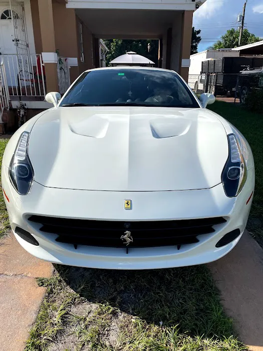 Goldenluxurycarrentalcorp Picture 4