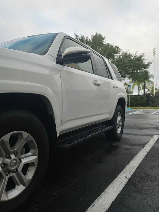 Avis Car Rental Picture 2