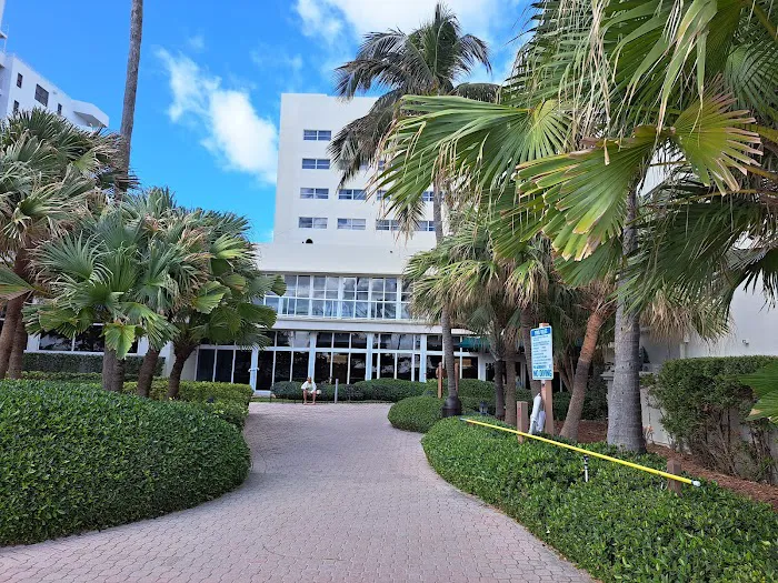SIXT Rent a Car Miami Beach Collins Ave. Picture 2