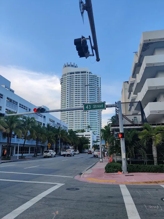 SIXT Rent a Car Miami Beach Collins Ave. Picture 9