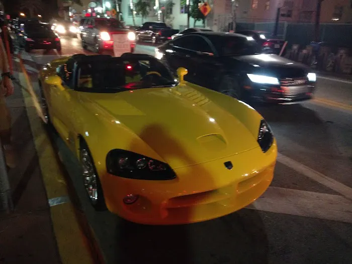 Hertz Car Rental Picture 8