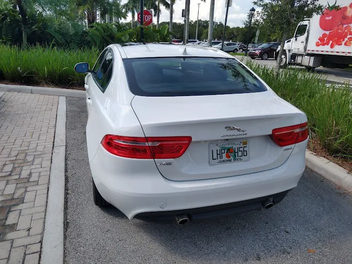 Hertz Car Rental Picture 4