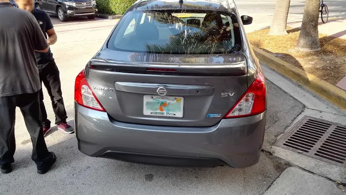 Hertz Car Rental - Miami Beach - Collins Avenue Picture 8
