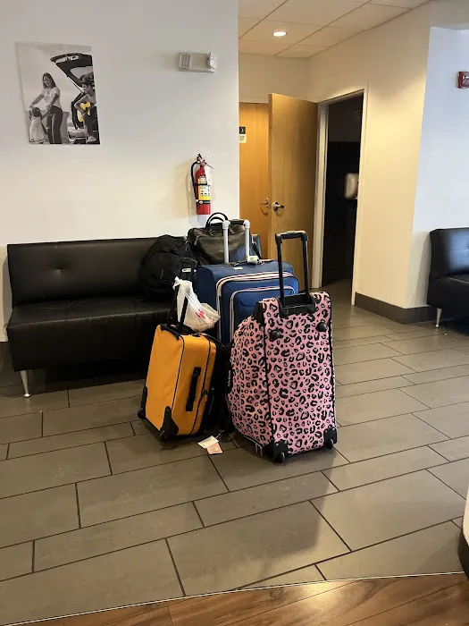 Hertz Car Rental - Miami Beach - Collins Avenue Picture 5