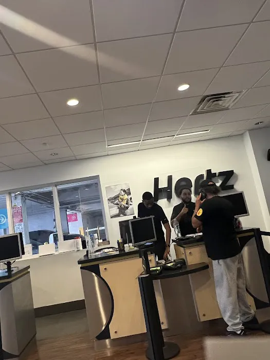 Hertz Car Rental - Miami Beach - Collins Avenue Picture 4