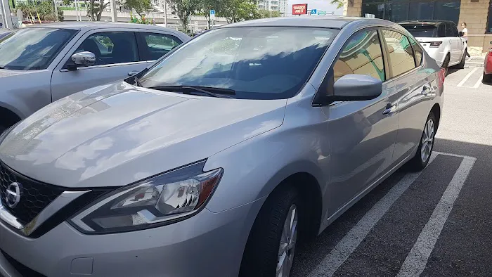 Hertz Car Rental - Miami Beach - Collins Avenue Picture 6