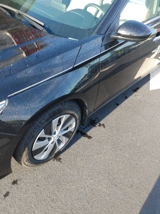 Avis Car Rental Picture 1