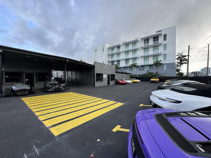 G.M.Luxe Car Rental - FLL / Hollywood Location Picture 4
