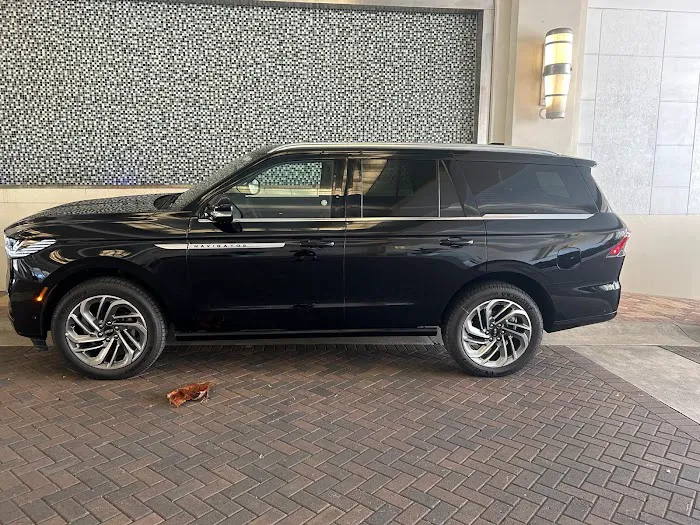 Avis Car Rental Picture 3