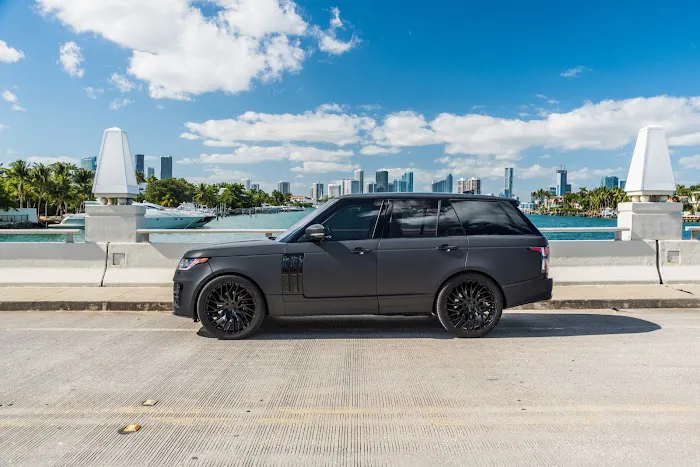 Rent & Paradise Exotic & Luxury Car Rental Picture 10