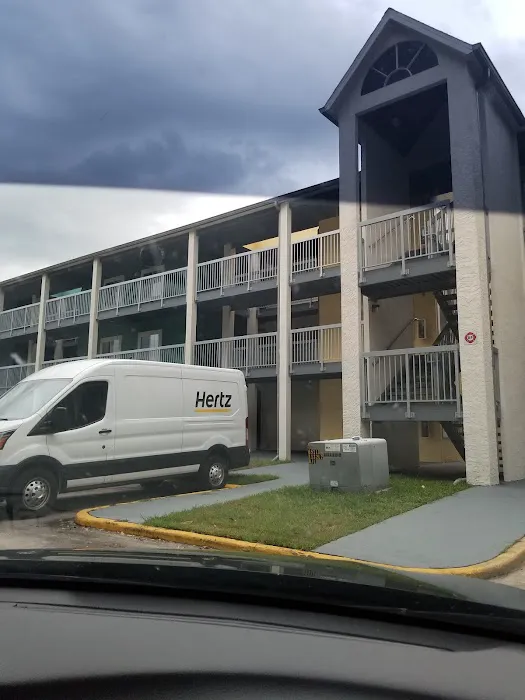 Hertz Car Rental - Pembroke Pines West - Pines Blvd Picture 4
