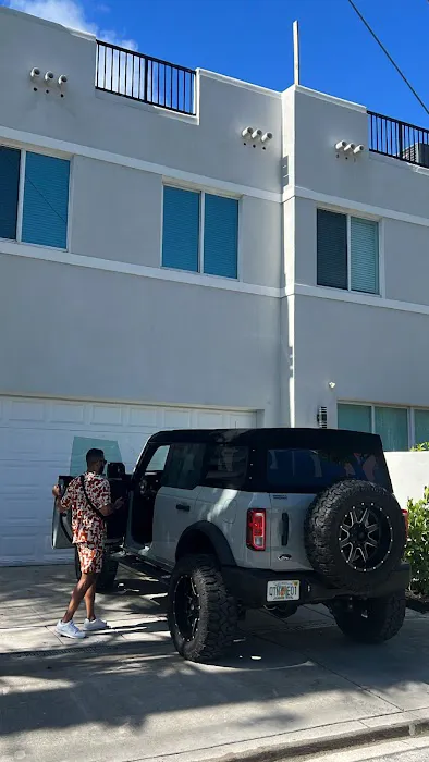 Soflo Bronco Rentals Picture 4