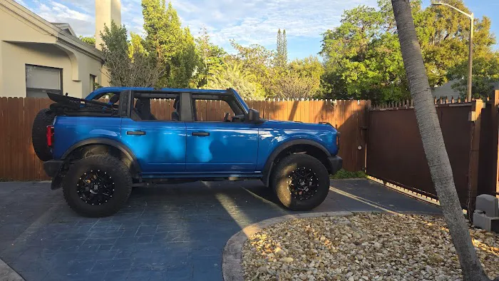Soflo Bronco Rentals Picture 3