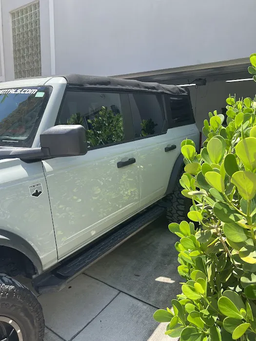 Soflo Bronco Rentals Picture 8
