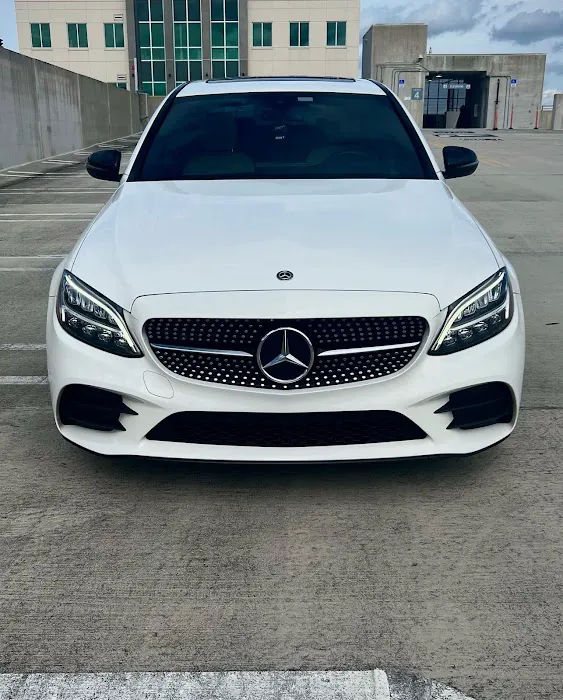 BanksLuxx Rentals Picture 1