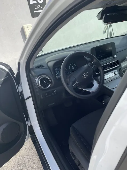 Avis Car Rental Picture 1
