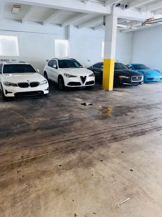 Royalties Luxury Car Rental Picture 4