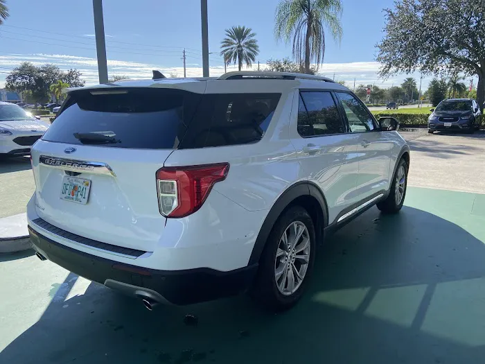 Avis Car Rental Picture 1