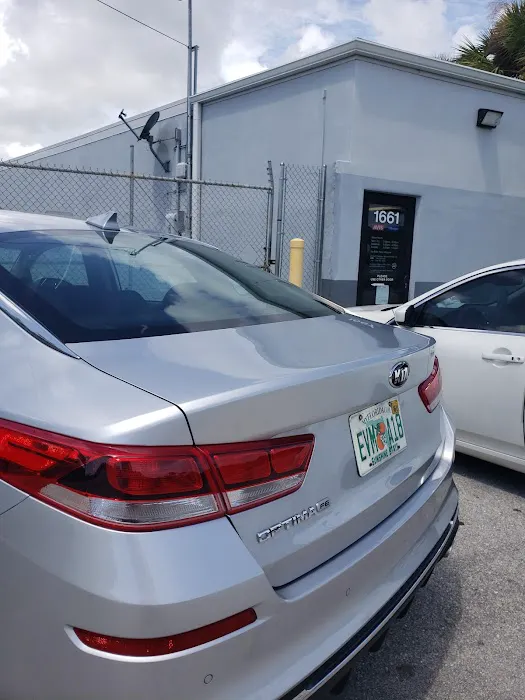 Avis Car Rental Picture 1
