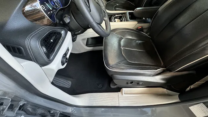 Avis Car Rental Picture 2
