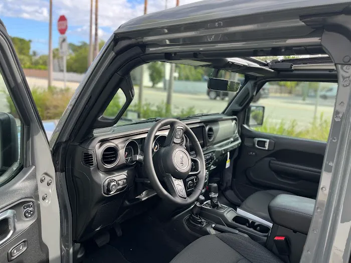 Palm Beach Jeep Rentals Picture 3