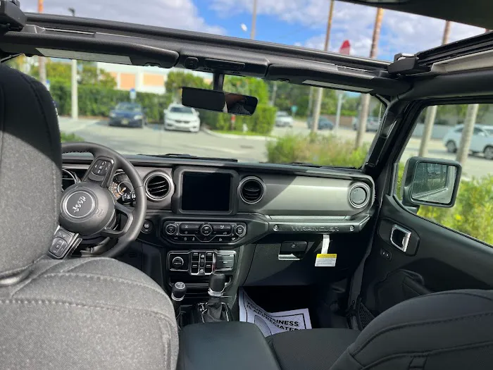 Palm Beach Jeep Rentals Picture 7