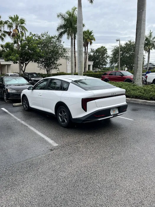 Hertz Car Rental - West Palm Beach - Palm Beach International Airport (PBI) Picture 4