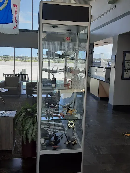 Hertz Car Rental - Vero Beach - Vero Beach Regional Airport (VRB) Picture 4